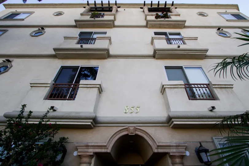 The numbered address of the Hollywood Vista Villas