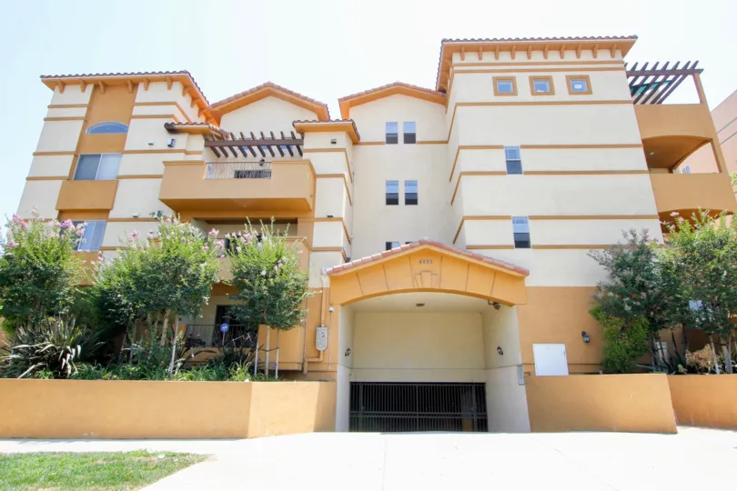 The Larchmont Villa apartments in Hancock Park in California