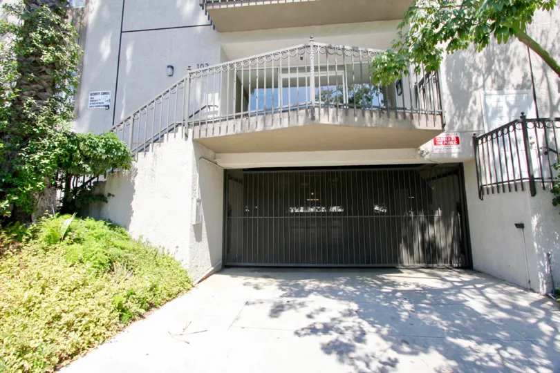 THE BUILDING IS MANHATTAN VILLAS IT IS NICE AND BEAUTIFUL