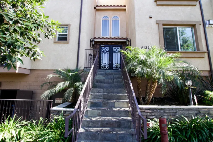 The entryway up to Maplewood Courtyard
