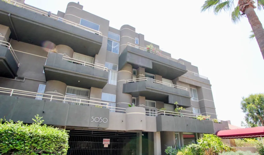 A stylish apartment building called the Maplewood Regency in the city of Hancock Park, California.