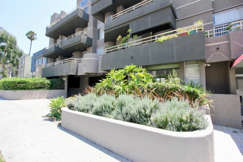 View of the parking garage of the Maplewood Regency in Hancock Park, California