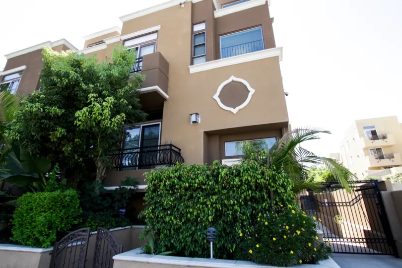 The entrance into Marbella Terraces West at Hancock Park