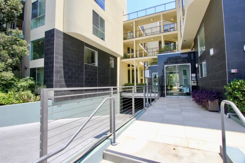 Smart and modern apartments in an eco-friendly setting in Museo, Hancock Park, California.