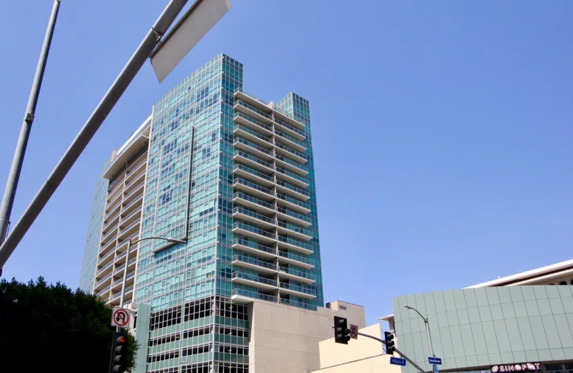 The towering Solair building covered in windows and personal terraces. Clear skies.