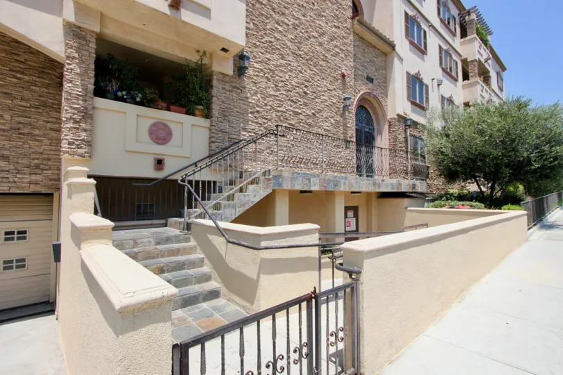 beautiful new hacienda stylr condominiums offer all the latest neccesities for the discerning buyer, stone, tile, and stucco, wrought iron, private parking, all in a secluded area of hncock park