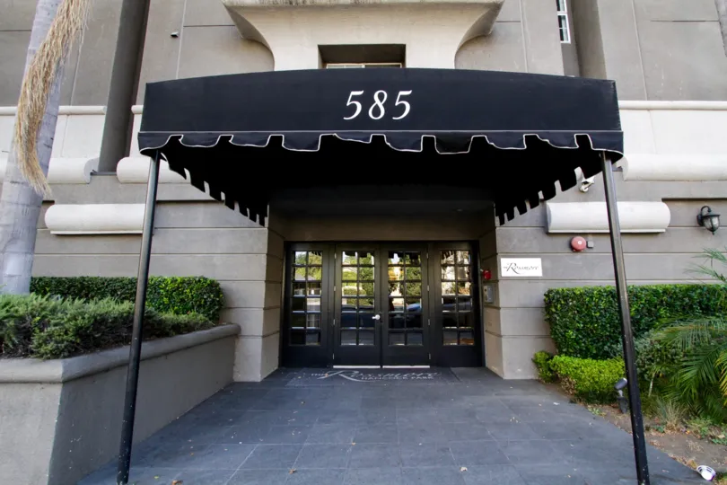The entrance into The Rossmore