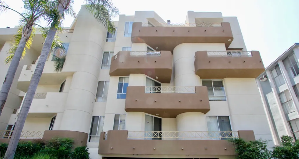 A big appartment in Westminister village which was builted in new moder and also painted well