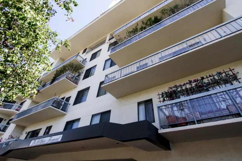The numerous windows for units within the Wilshire Freemont