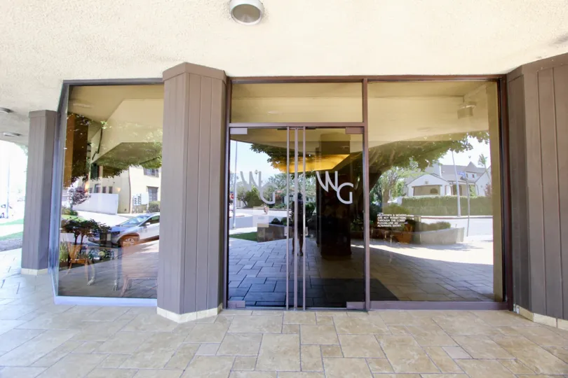 The glass front entrance to the Wishire Galleria in the community of Hancock Park, CA
