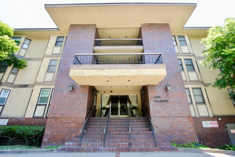 Wilshire Hancock VILLAGE IS A LARGE BUILDING AND GOOD COURTGARD