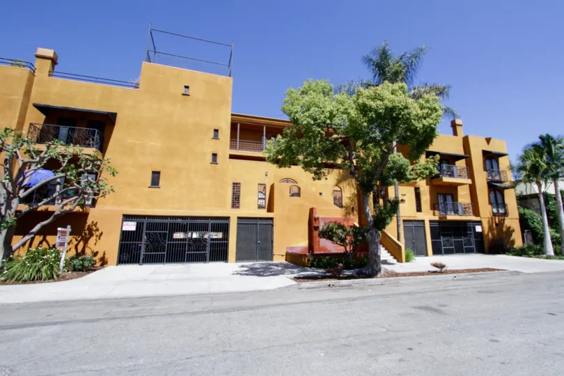 828 Hudson is a midrise building in Hollywood California