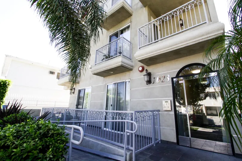 Hollywood Gate Homes is beautiful building in Hollywood California