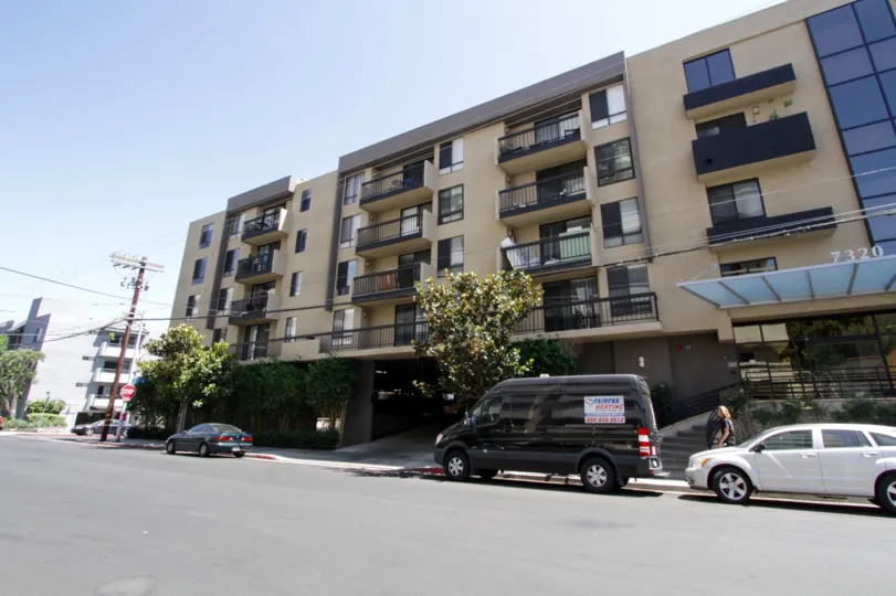 Hollywood Regis is a midrise building located in Hollywood California