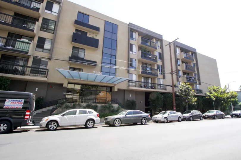 Made of stucco and wood with metal balconies Hollywood Regis is a visually appeasing building