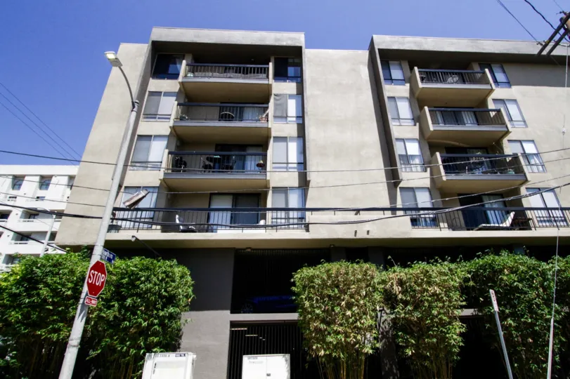 Hollywood Regis is a condo building in Hollywood