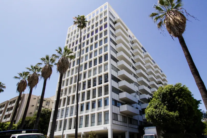 Hollywood Versailles Tower is a large condo building in Hollywood