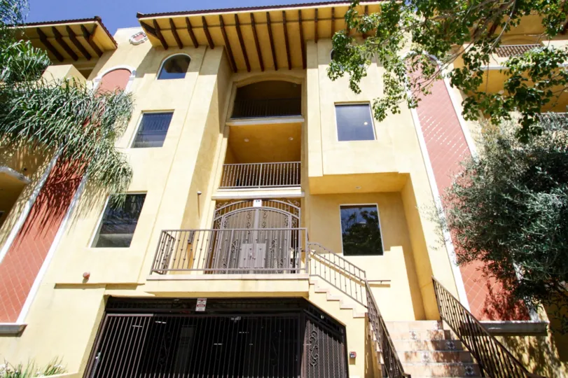 Il Villagio is a midrise building in Hollywood