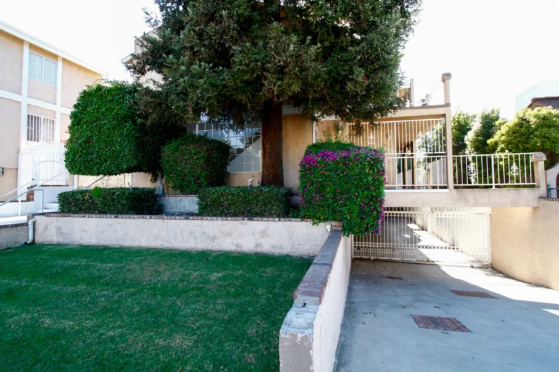 The walkway up to 705 Myrtle Ave in Inglewood