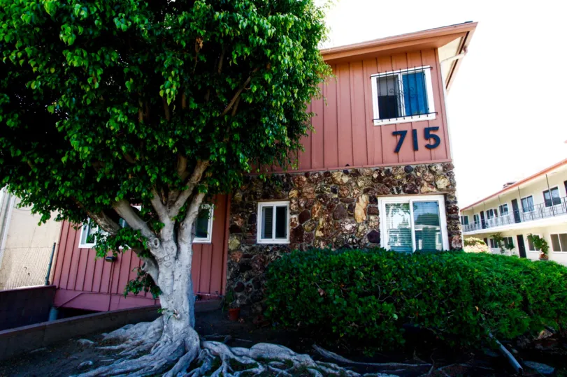 The address on the side of 715 Larch St in Inglewood