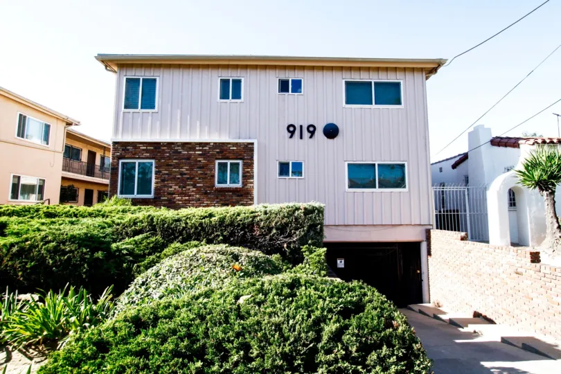 The address for 919 E La Palma Dr