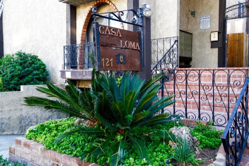 The sign welcoming you to Casa Loma in Inglewood