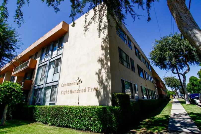 The Continental 805 building in Inglewood