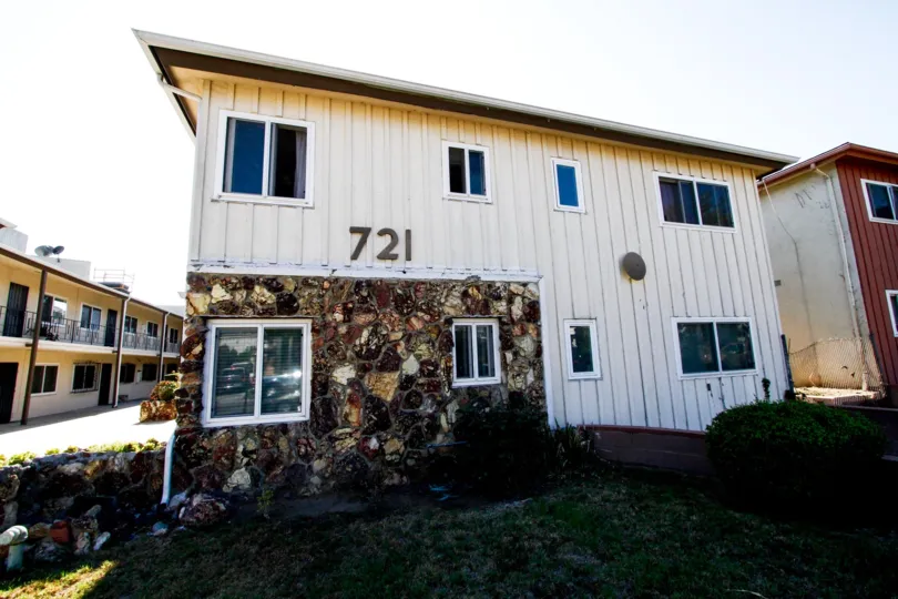 The building number at Larchmont Manor
