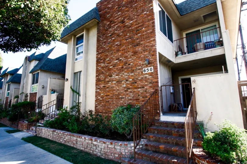 The building number for Nutwood Gardens in Inglewood