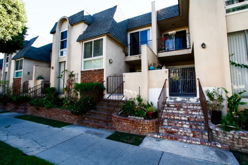 The sidewalk in front of Nutwood Gardens in Inglewood