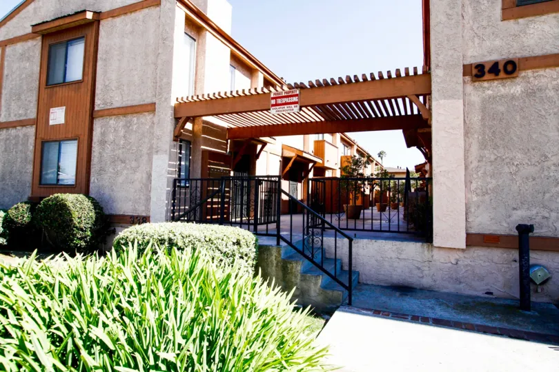 The entryway into the Regent Square in Inglewood