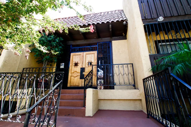 The entrance into the Villa Monterey