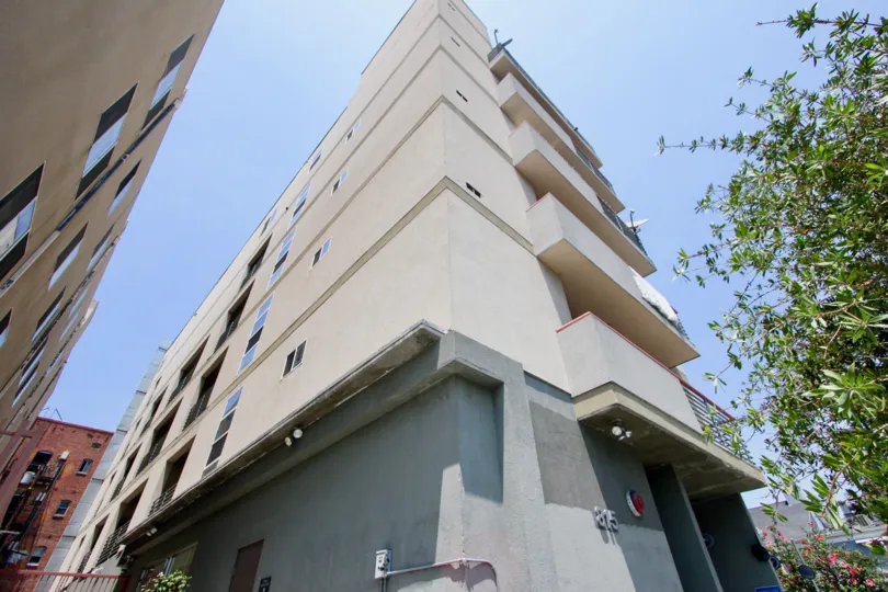 A tall inviting condo apartment building with a balony for wonderful views at 815 Harvard.