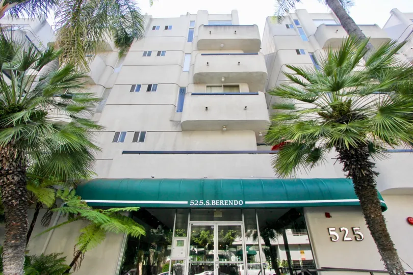 The Berendo Tower with fronting of Palm trees and balconies to enjoy a coffee with the sunrise