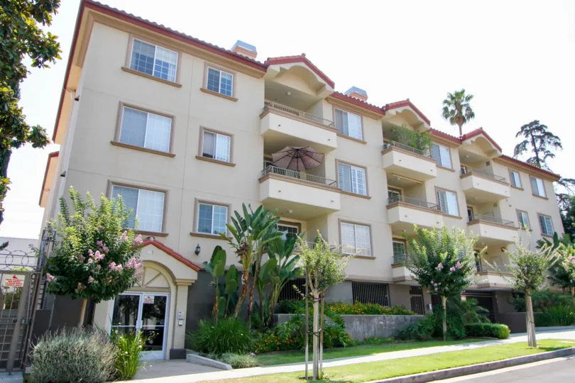 gramercy homes in the trendy area of koreatown has long and short term rentals available for groups from 2 to 8, lots of amenities including beautiful private balconies
