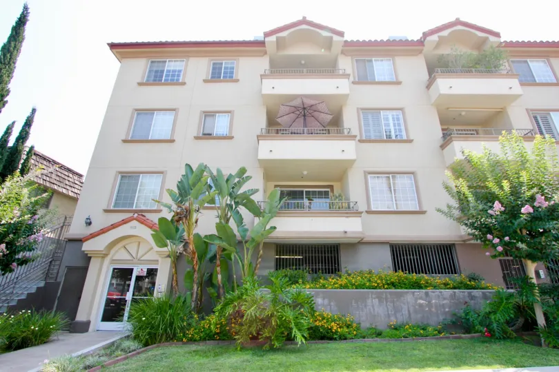 sunny day at koreatown california's gramercy homes