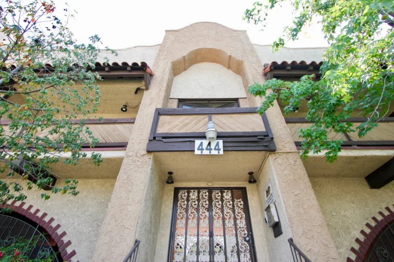 The building in Hancock townhomes of koreatown has the beautiful and unique entrance design.