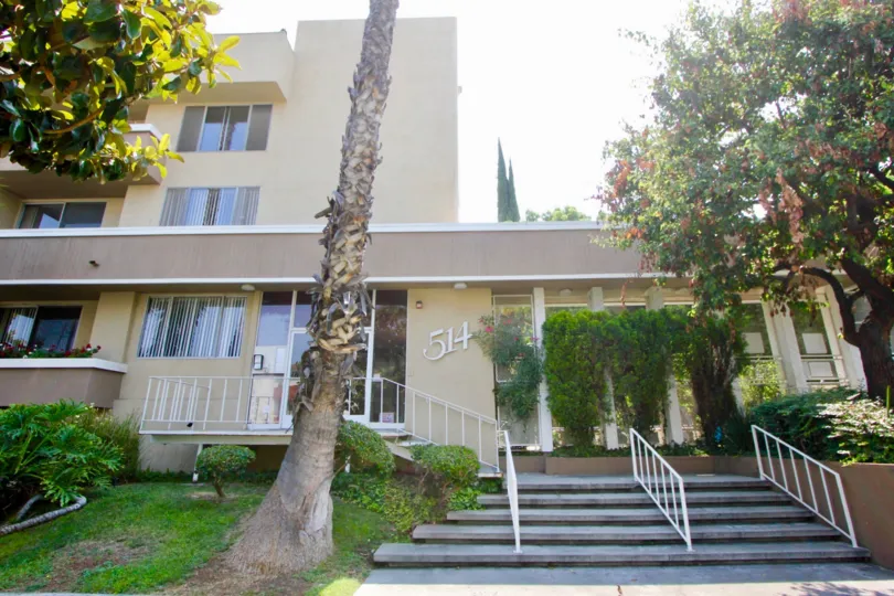 An amazingly beautiful apartment 514 Harvard Townhouse and it's beautiful surrounding