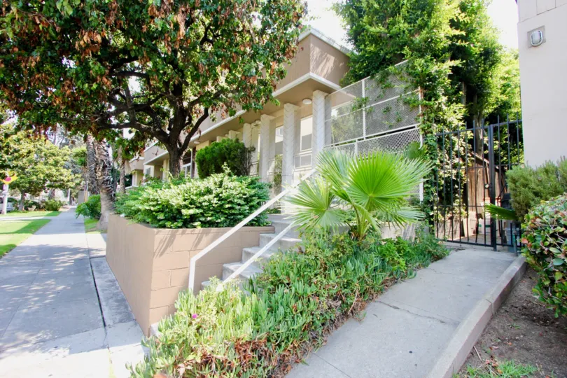 The Harvard Townhouses are in a lovely and safe are in koreatown with ample green space