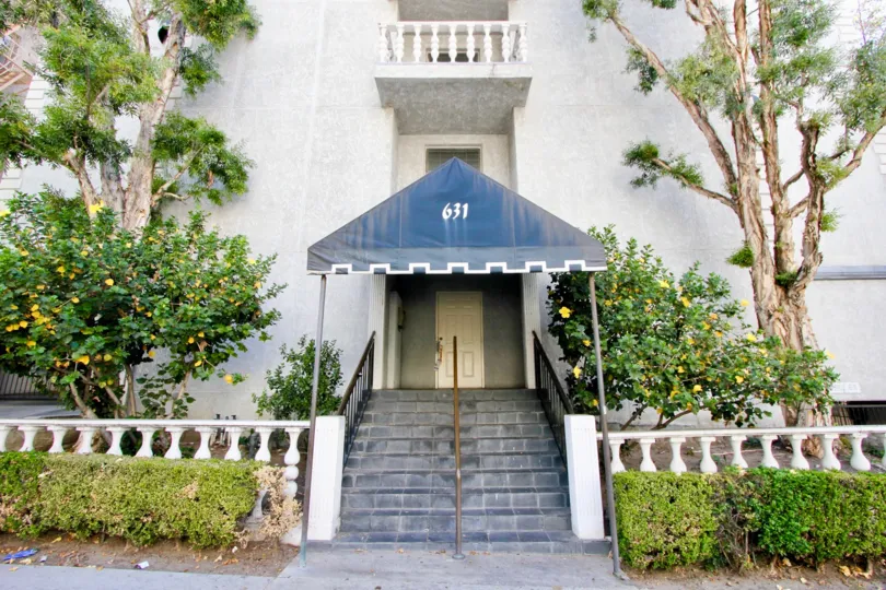 A nice breeze rustling the through the trees at Kenmore Manor in Koreatown, CA