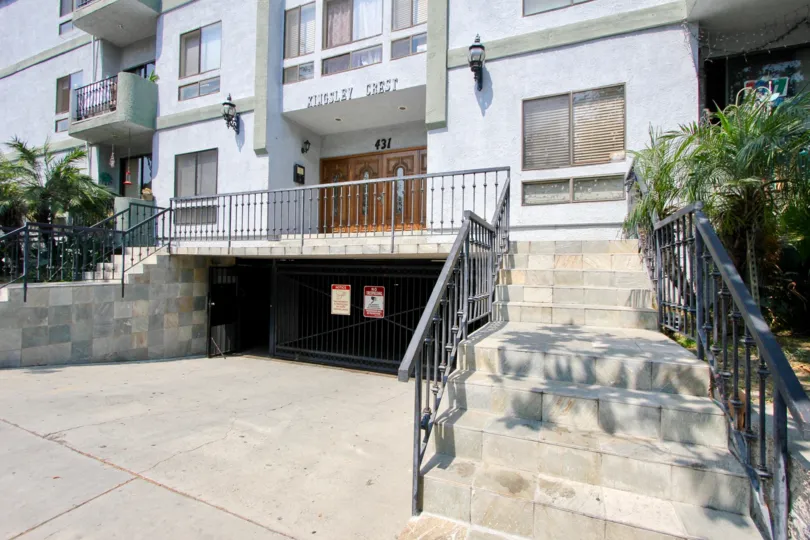A sunny day at the front part of the Kingsley Crest's community in Koreatown, CA