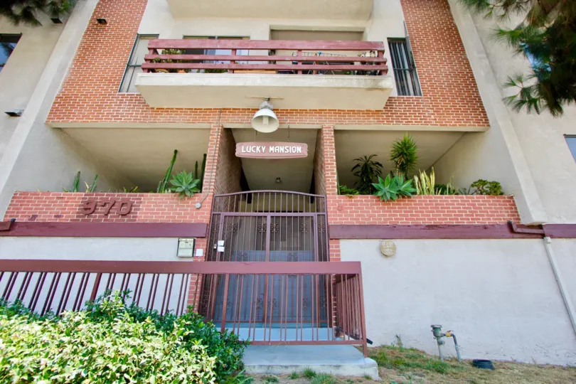 LUCKY MANSION IS IN THE CITY OF KOREATOWN AND IN THE CITY OF CALIFORNIA. THERE IS A NAME BOARD