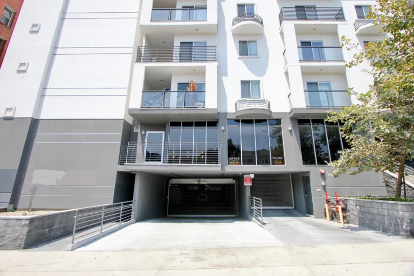 The front entrance of Manhattan View with many glass windows