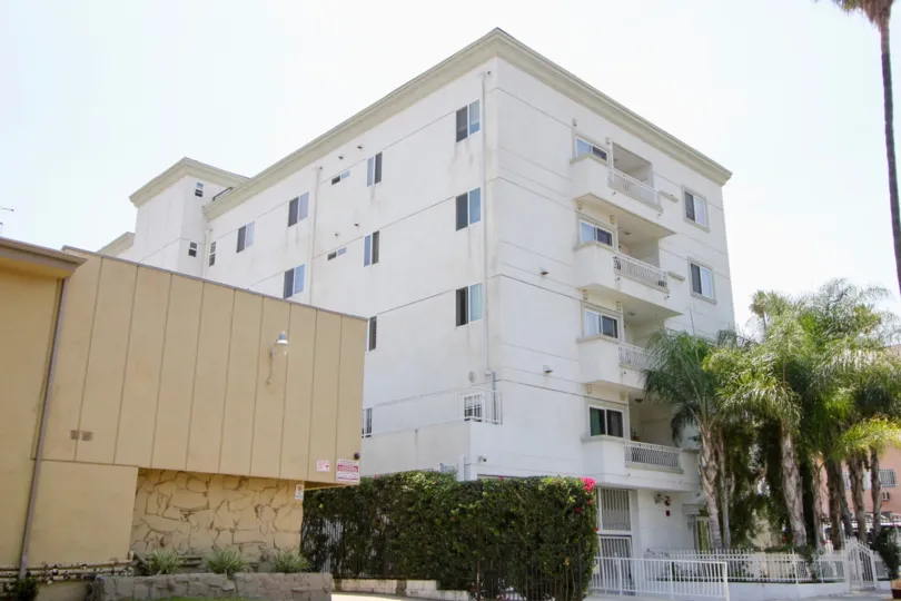 Street view of manhattan Villa, Koreatown, California