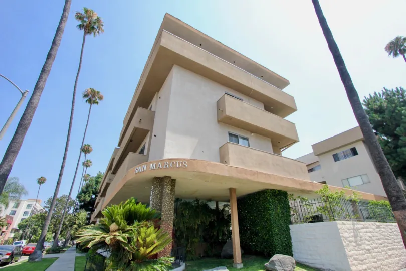 Beautiful unit located in heart of LA's trendy San Marcus, part of Koreatown. Sun, great architecture and loads of shops, restaurants and nightlife.