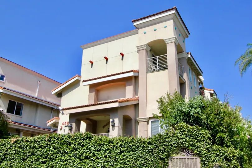 A sunny day at the front part of the Shatto Villas' community in Koreatown, CA