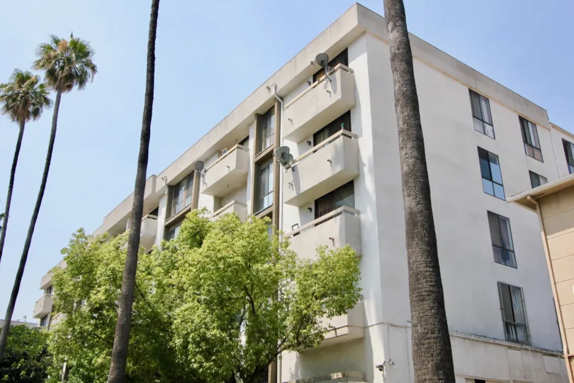 54 storey building of St Andrews Courtyard and it's green neighborhood, Koreatown, California