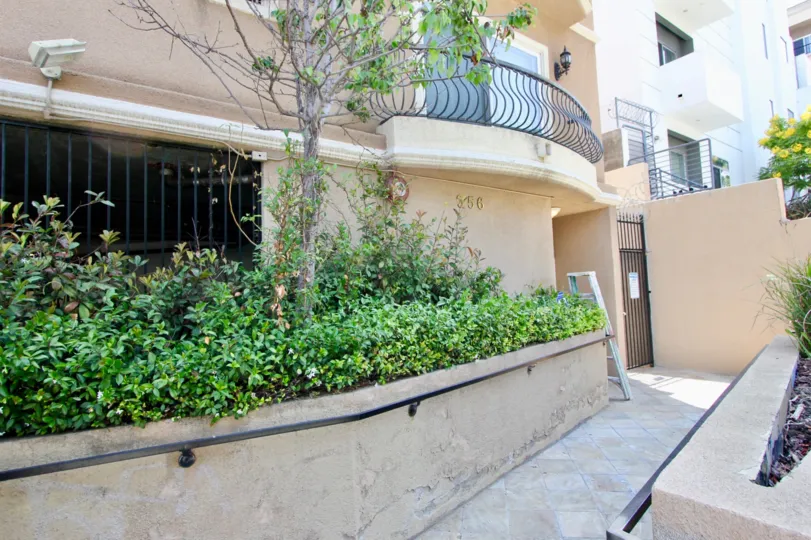 The front of the beautiful St Andrews Villa II in Koreatown, California