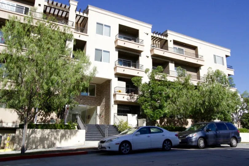 A midrise building, St Andrews Villa is a beautiful contemporary Condo building