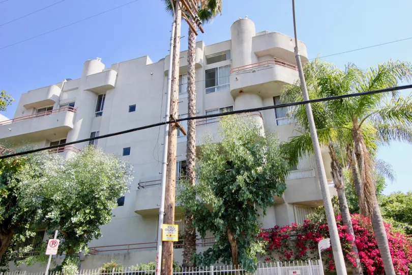 The Wellington Grande Apartment Rentals (Koreatown) in Los Angeles California